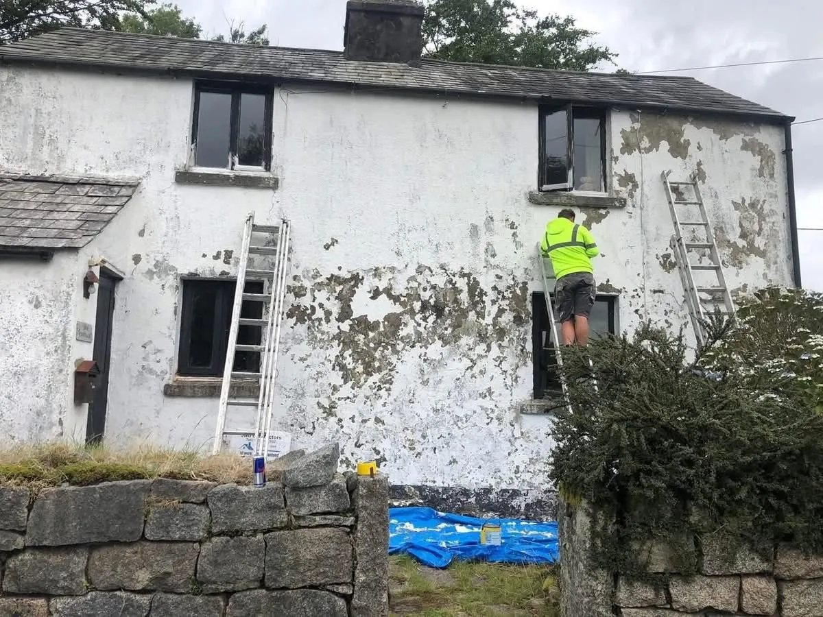 Cottage with blown, flaking render before repair in St Ives